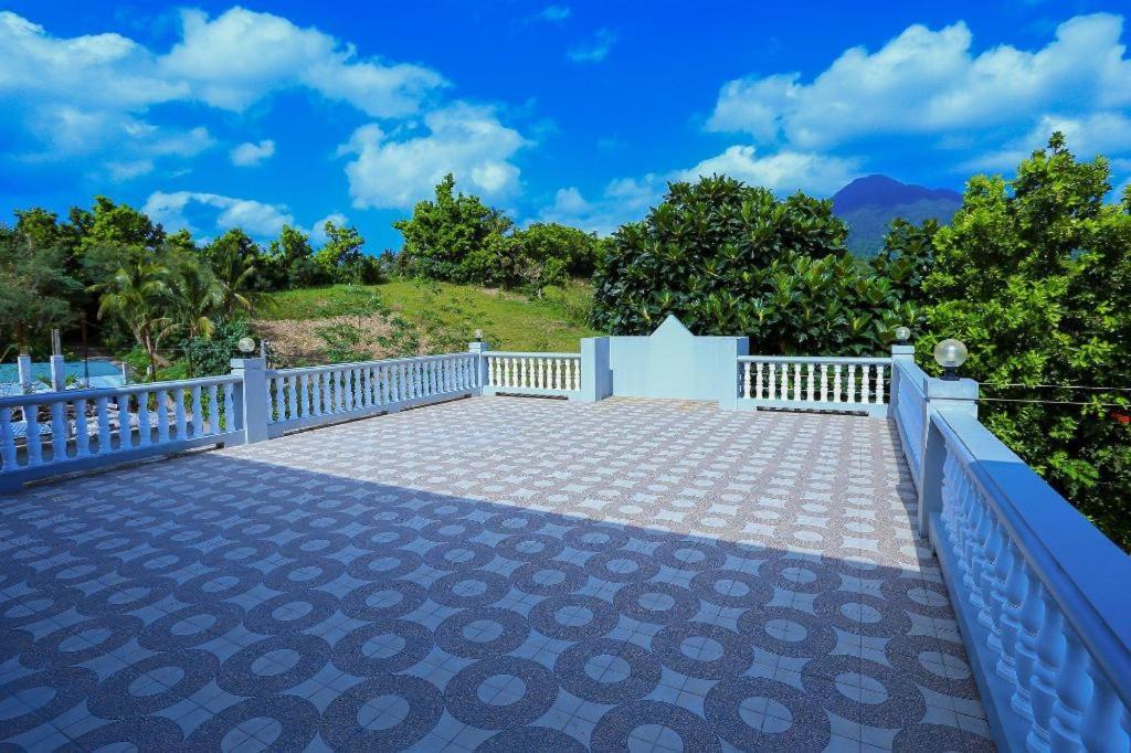 Hillside Villa Basco Exterior photo